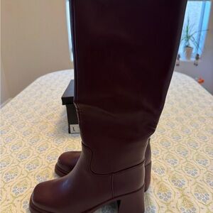 Chic Women's Heeled Boots in Rich Brown